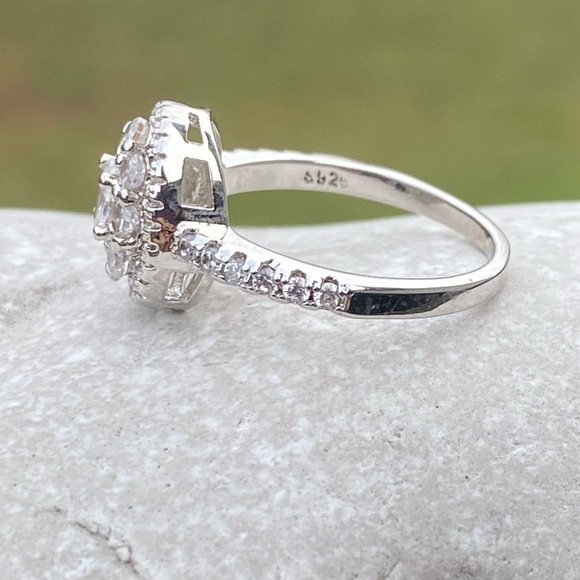 Cubic Zirconia multi-stone .925 Silver ring Sz 7 - Picture 6 of 16